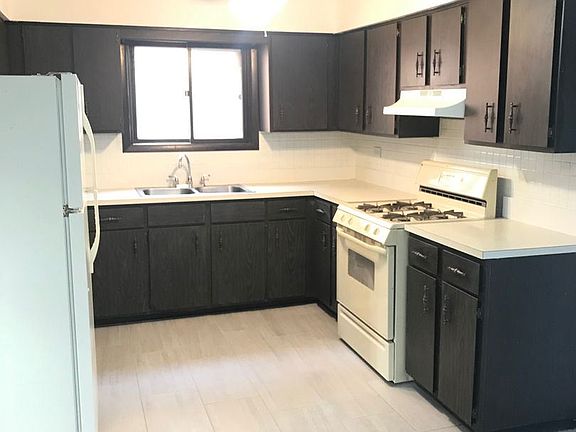 3rd image of 5921 W 103rd St APT 2W
