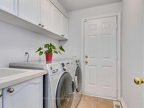 5th image of 2161 Pinevalley Cres