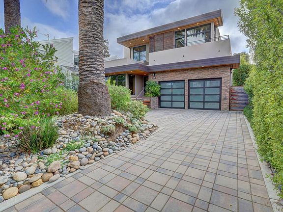 2nd image of 1423 Paloma Ave