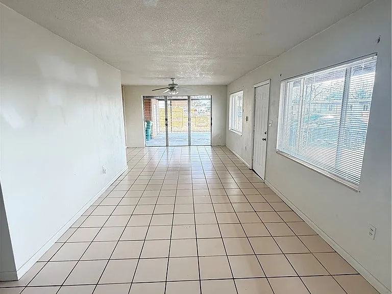 21422 Kenyon Ave — Photo 3