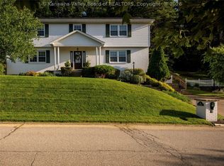 16 Carriage Rd, Charleston, WV 25314