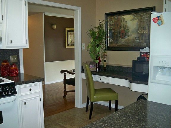 3rd image of 2100 Lanier Dr