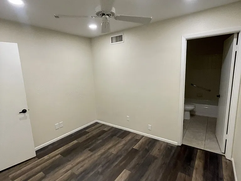 1014 E Michelle Dr — Photo 17
