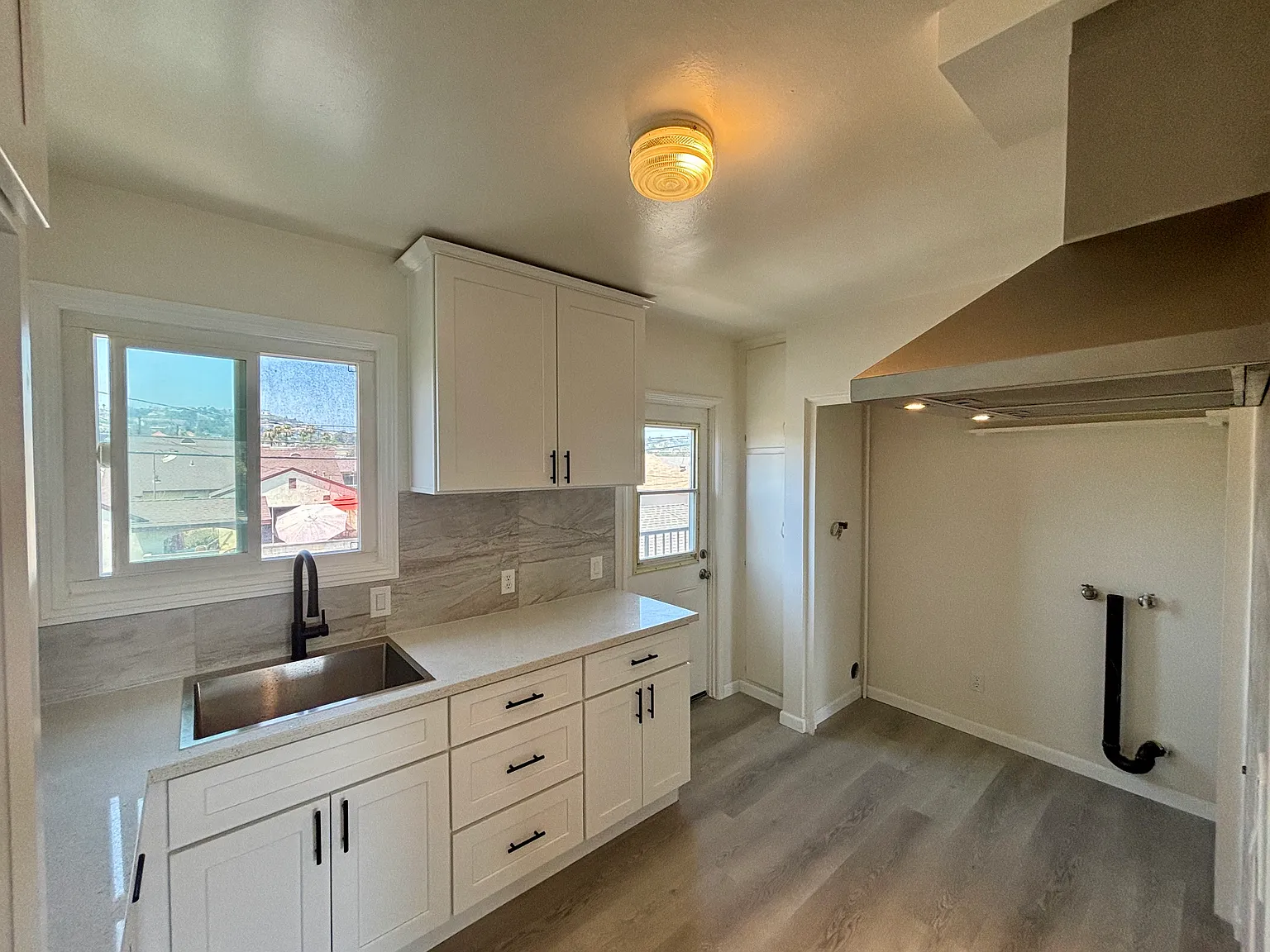 643 W Riggin St — Photo 4