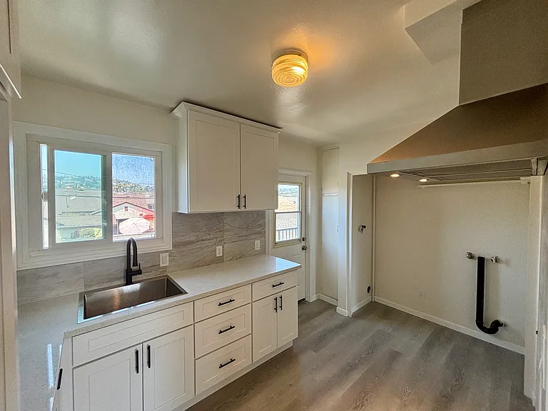 643 W Riggin St #1/2 — Photo 4