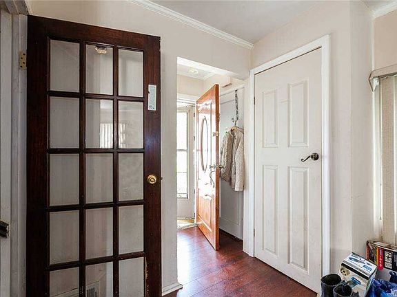3rd image of 246-19 Cambria Ave