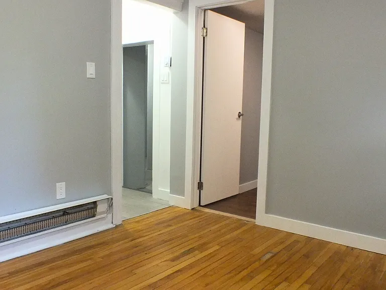 405 Elgin St — Photo 11