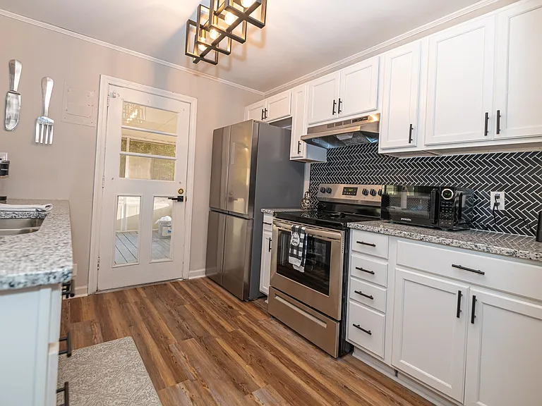 2606 Philip St — Photo 7
