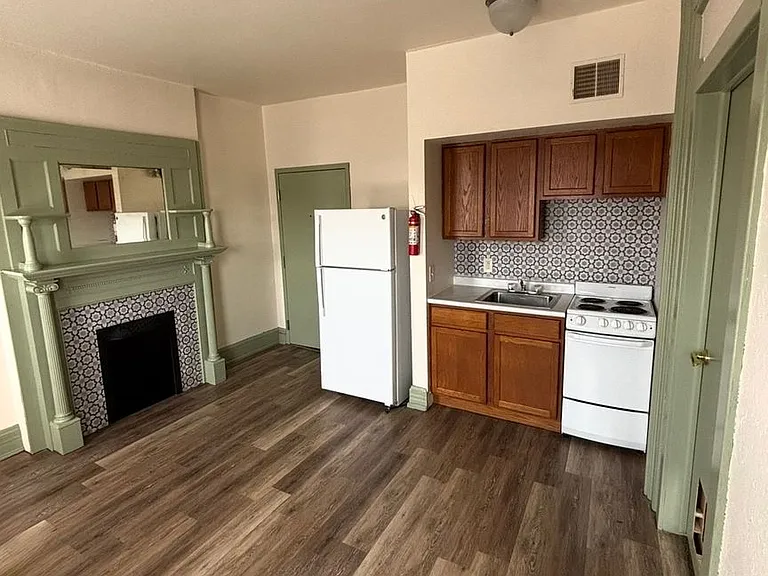 1007 N Summit St — Photo 27