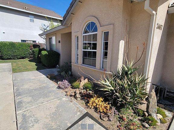 3rd image of 2467 Inglewood Dr