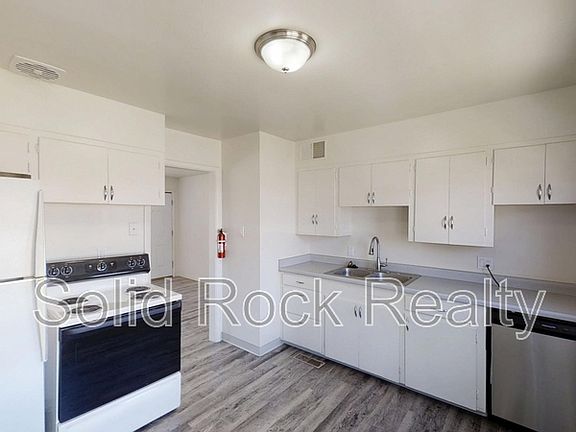 2nd image of 1216 Janes Ln