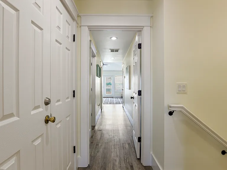 Second Floor Laminate Wood Flooring for Easy Clean