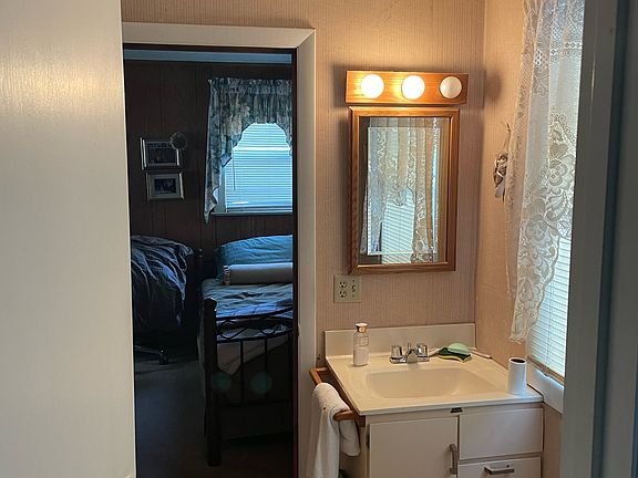 5th image of 49 Arlington St #1