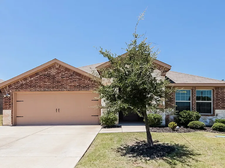 2618 Saldana Dr — Photo 1
