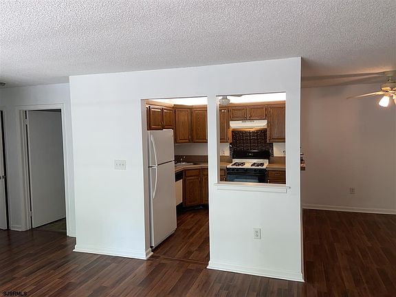 2nd image of 41 Iroquois Dr #11