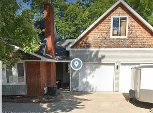 889 Round Lake Rd, White Lake, MI 48386