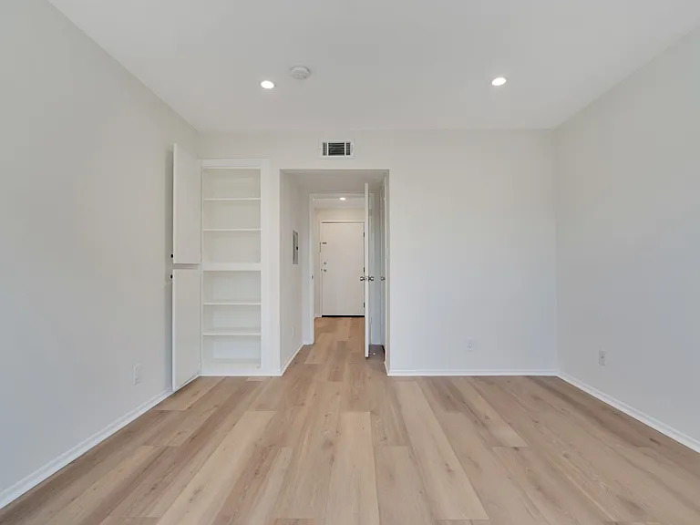 RENOVATED 1 BED 1 BATH - UNIT #309 TOP FLOOR