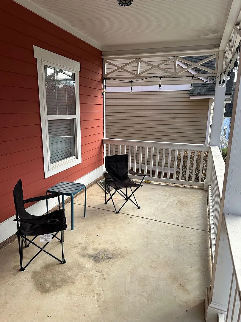 4BR Home in The Retreat South — Photo 3