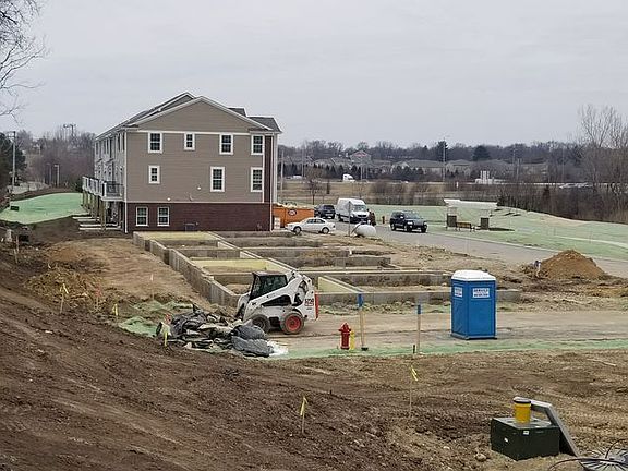 3rd image of 2496 Huntleigh Ln #903