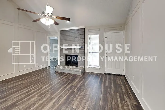1601 Barclay Dr — Photo 3