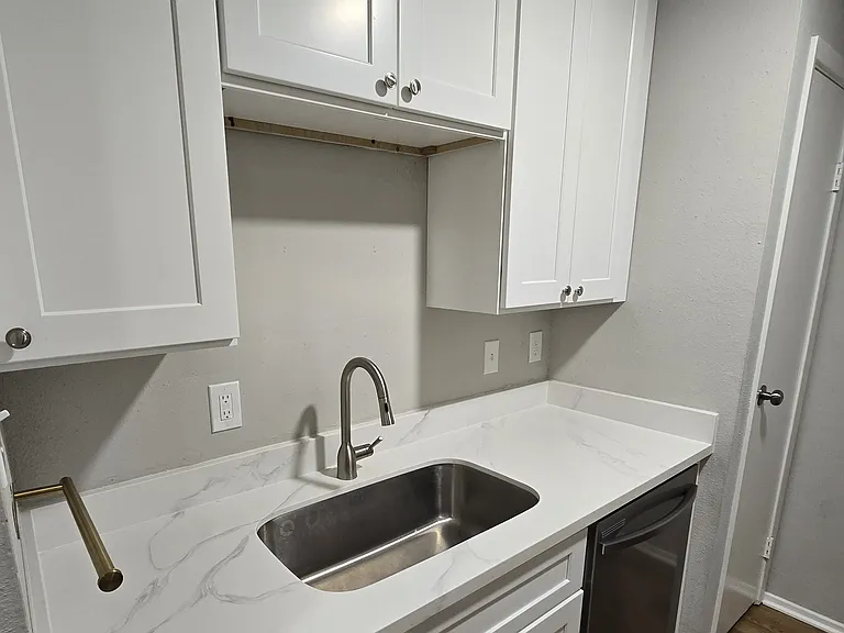 10049 Westpark Dr #118 — Photo 5