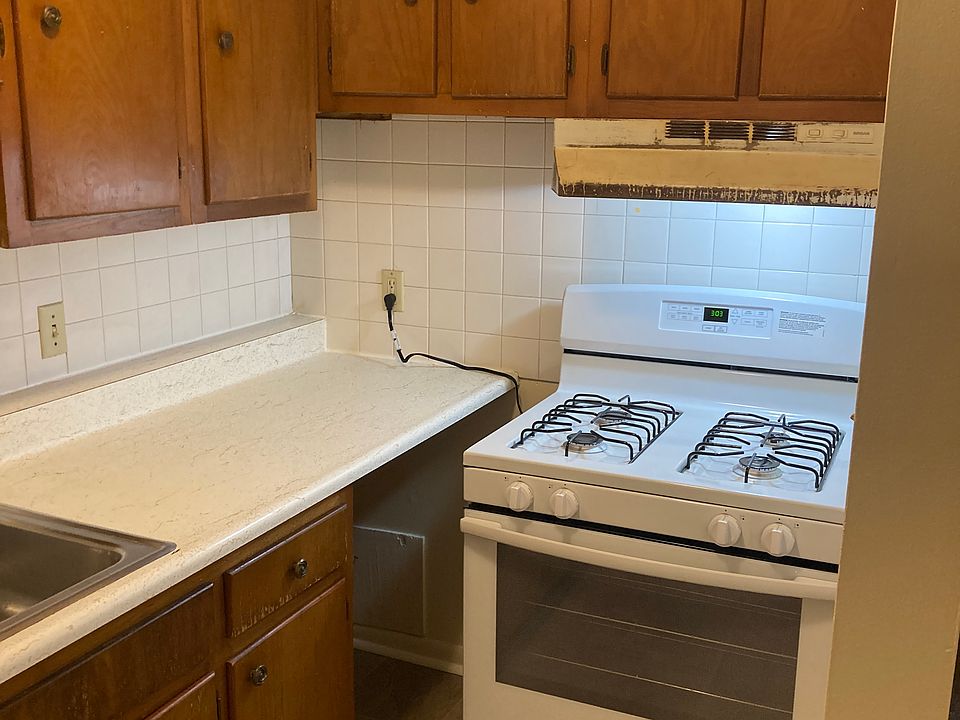 2nd image of 1125 King Rd #14