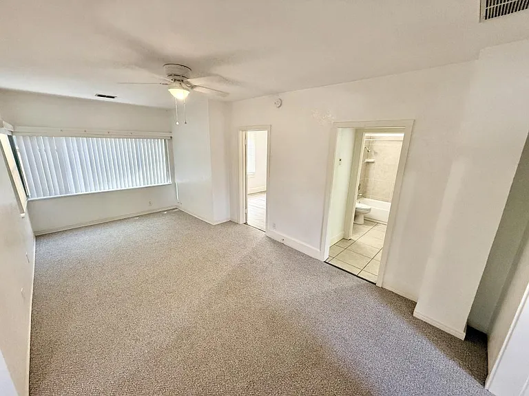 1135 Highland St N — Photo 6
