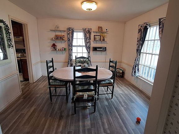 3rd image of 302 Bissell St