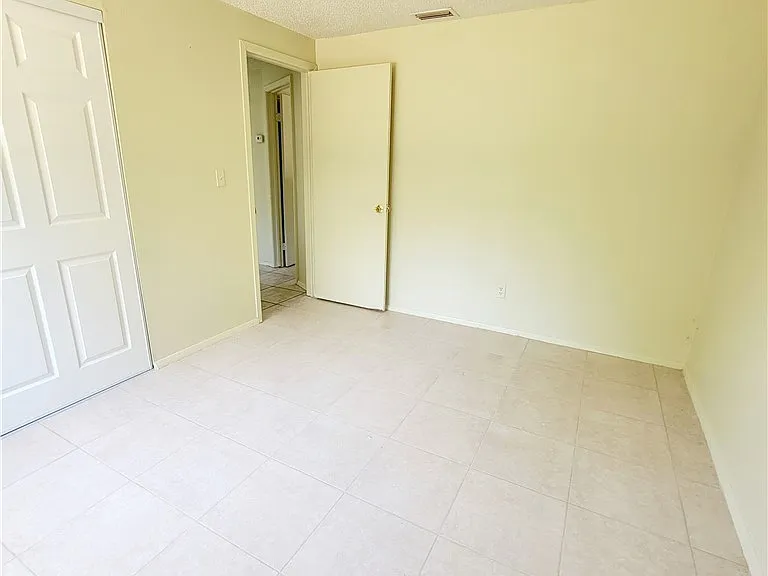 704 W Cleveland Ln — Photo 10