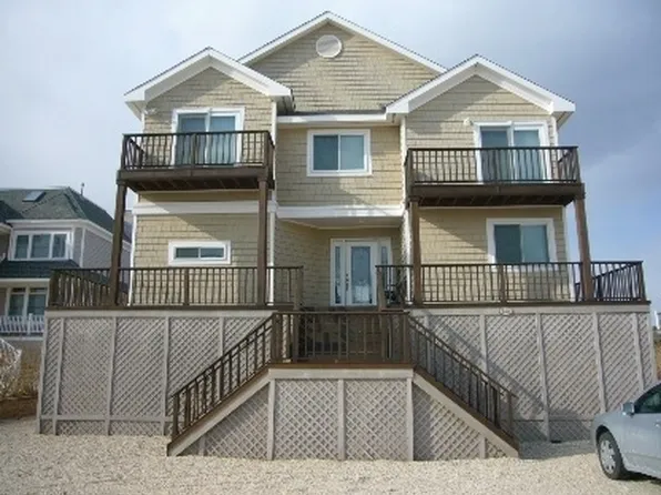 https://photos.zillowstatic.com/fp/ff26fb71b1609ebca0e005bb299047e9-p_e.webp