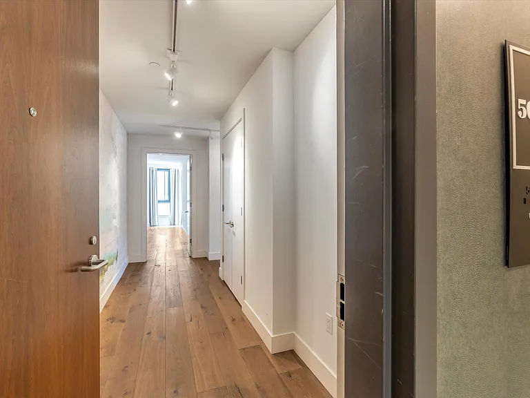 1450 Franklin St #505 — Photo 2