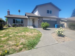 838 Saint Francis Dr, Petaluma, CA