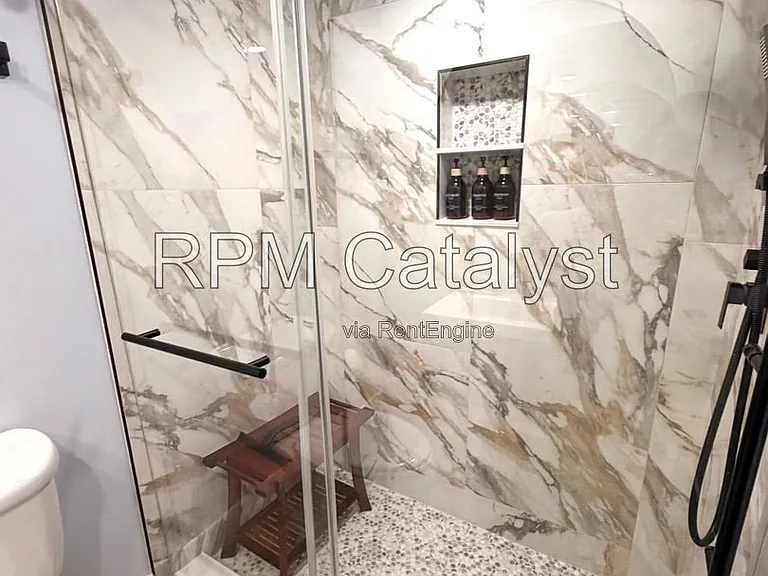 4725 Cove Cir #902 — Photo 9