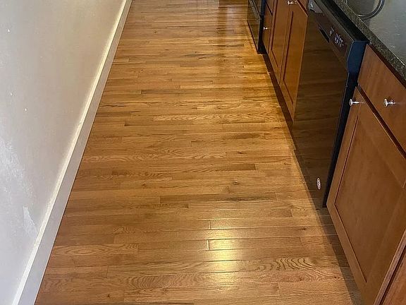 4th image of 107 E Main St #4