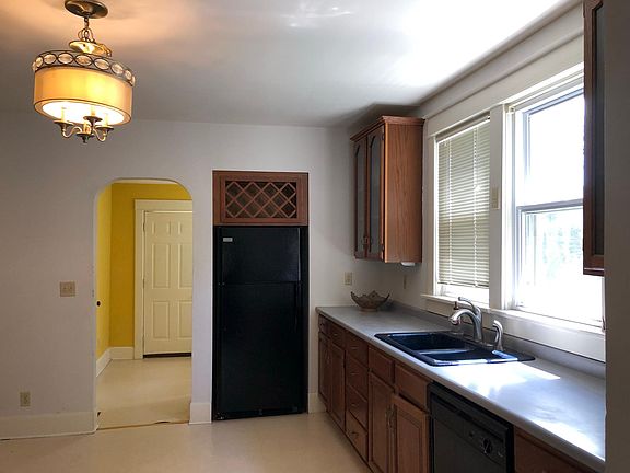 4th image of 512 N Alameda Dr