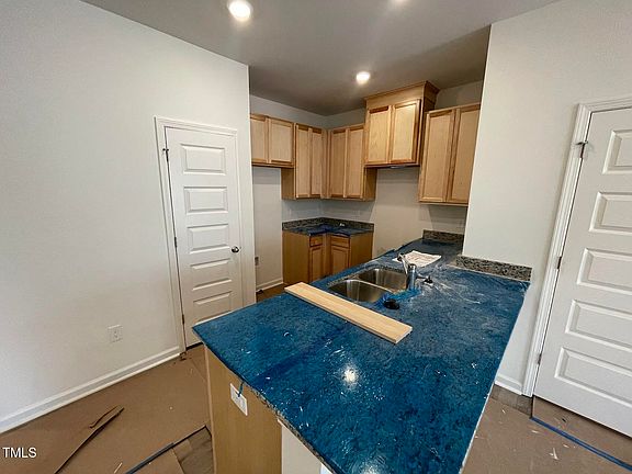 3rd image of 503 Eastwood St