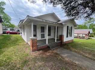 102 Church St, Thomasville, NC 27360