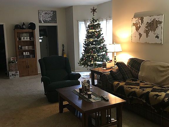 4th image of 104 Sweet St NE