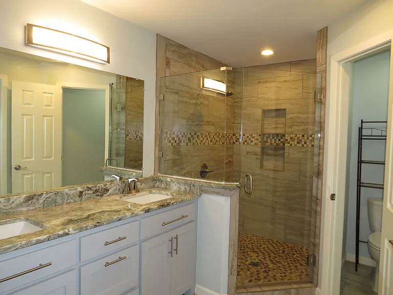1026 Thomas St — Photo 23