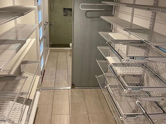 3rd image of 510 N Jackson St APT 102