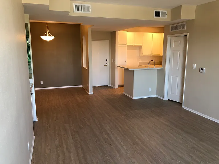 Courtyard at Sherman Oaks — Photo 48