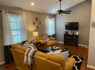 9525 Upland Dr, Saint Louis, MO 63123
