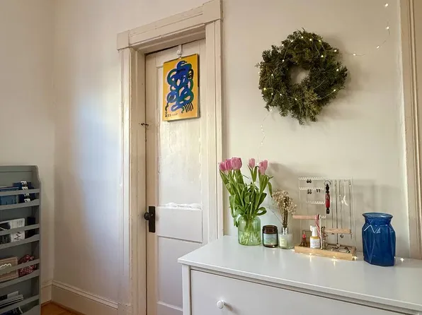 1549 35th St NW APT 5, Washington, DC 20007