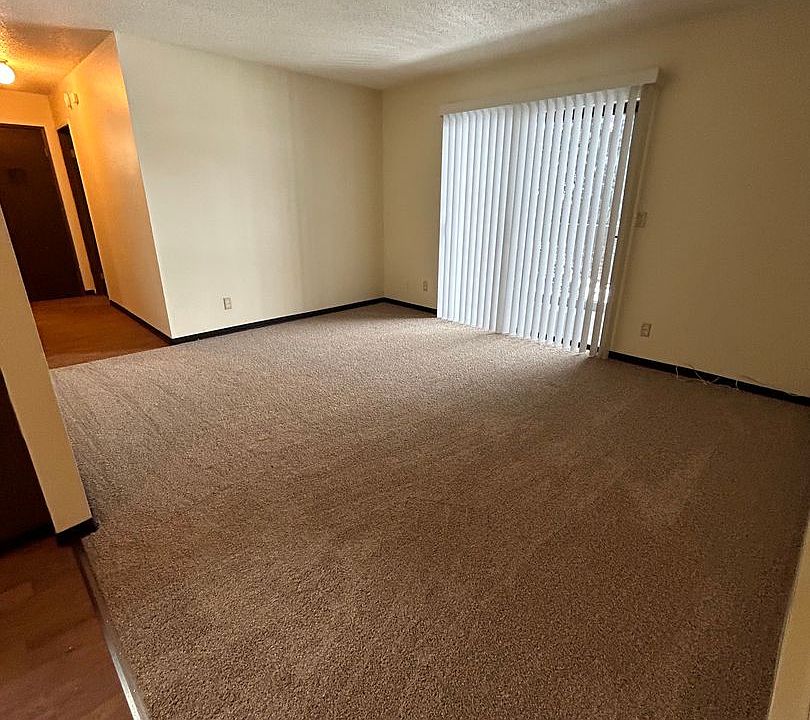 Golden Sands Apartments Woodard Properties LLC 230 W Broadway St