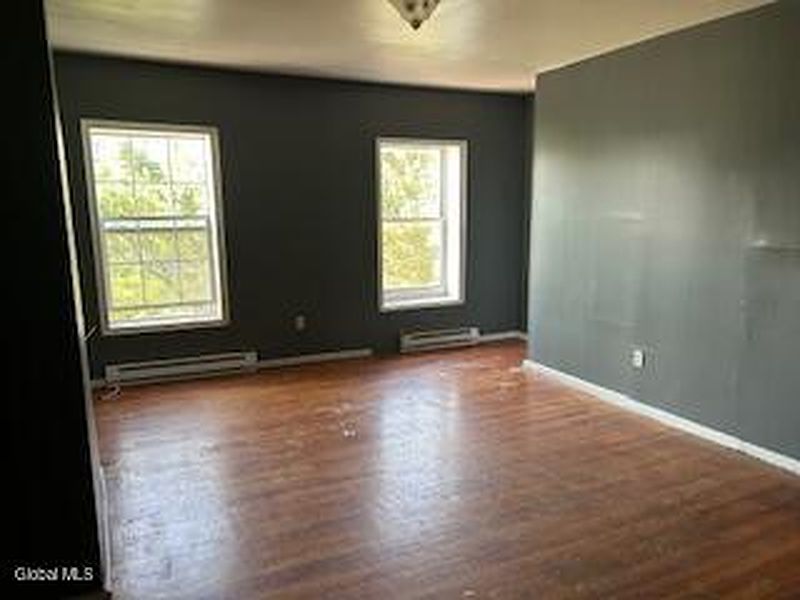 4th image of 95 Clinton Avenue