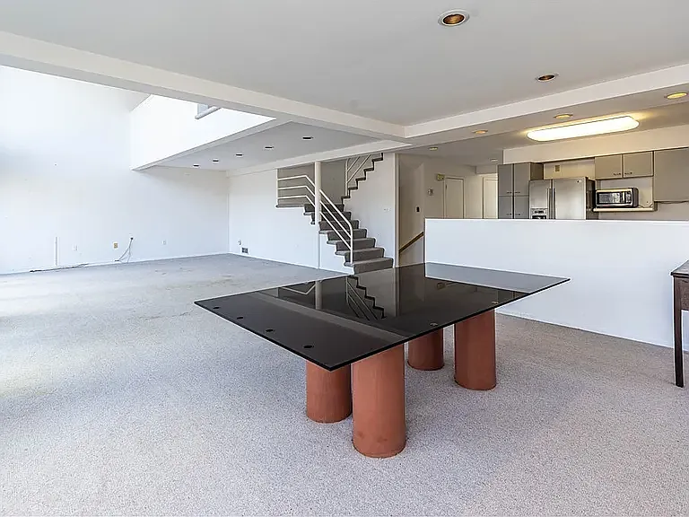 2 bed, 2.5 bath, 2830 sqft, $3,000 — Photo 4