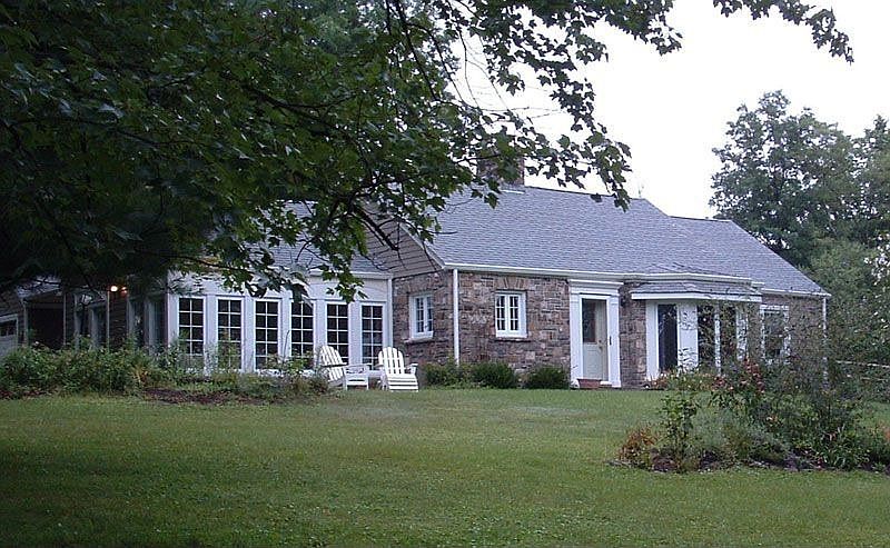 1st image of 5 Round Hill Ln