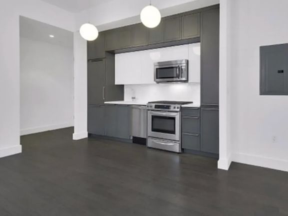 3rd image of 416 W 52nd St #325