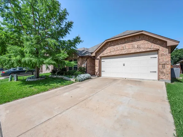 5925 Black Bass Dr, Fort Worth, TX 76179
