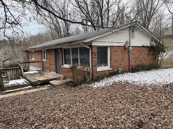 31 Highwood Dr, Belleville, IL 62223